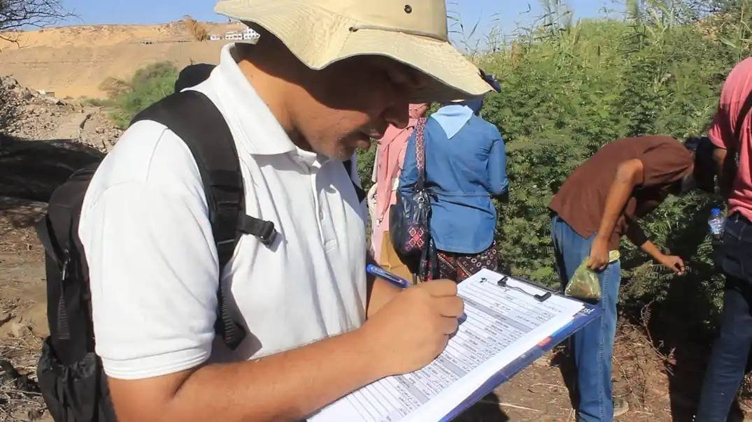 ismael khalifa volunteering in seed bank project